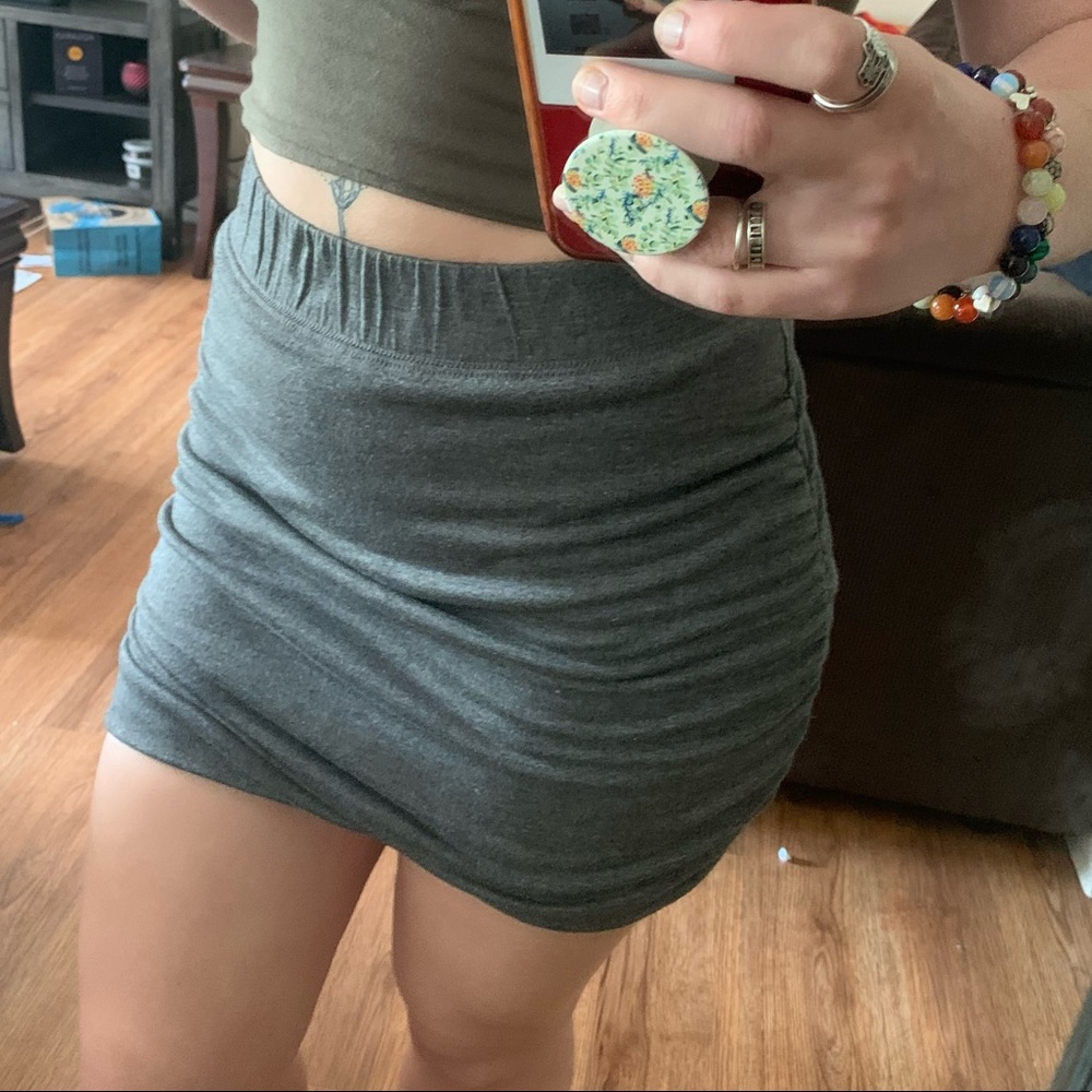 NEVER WORN GRAY MINI SKIRT